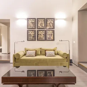 Spanish Steps Deluxe Apartment
