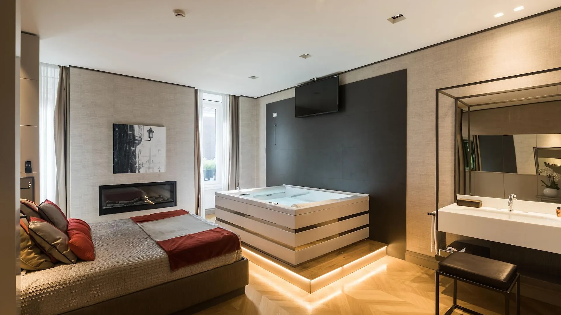 San Carlo Suite Rome 4*,  Italy