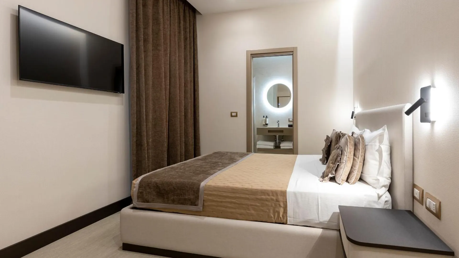San Carlo Suite Рим 4*,